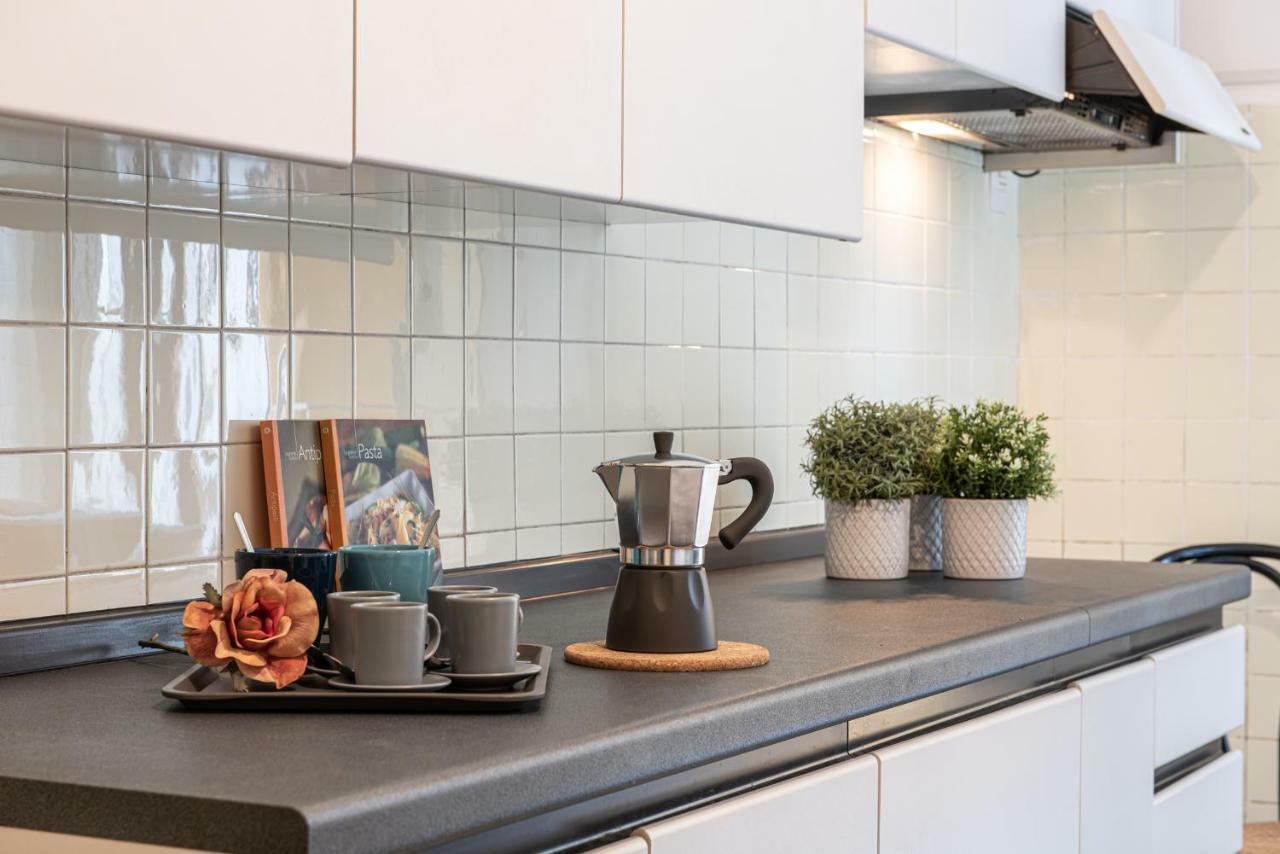 Апартаменти Joivy Sophisticated 3-Bed Flat With Desk Мілан Екстер'єр фото